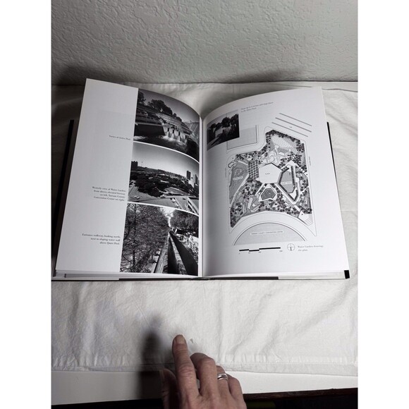 Philip Johnson & Texas signed by frank welch - Picture 6 of 7